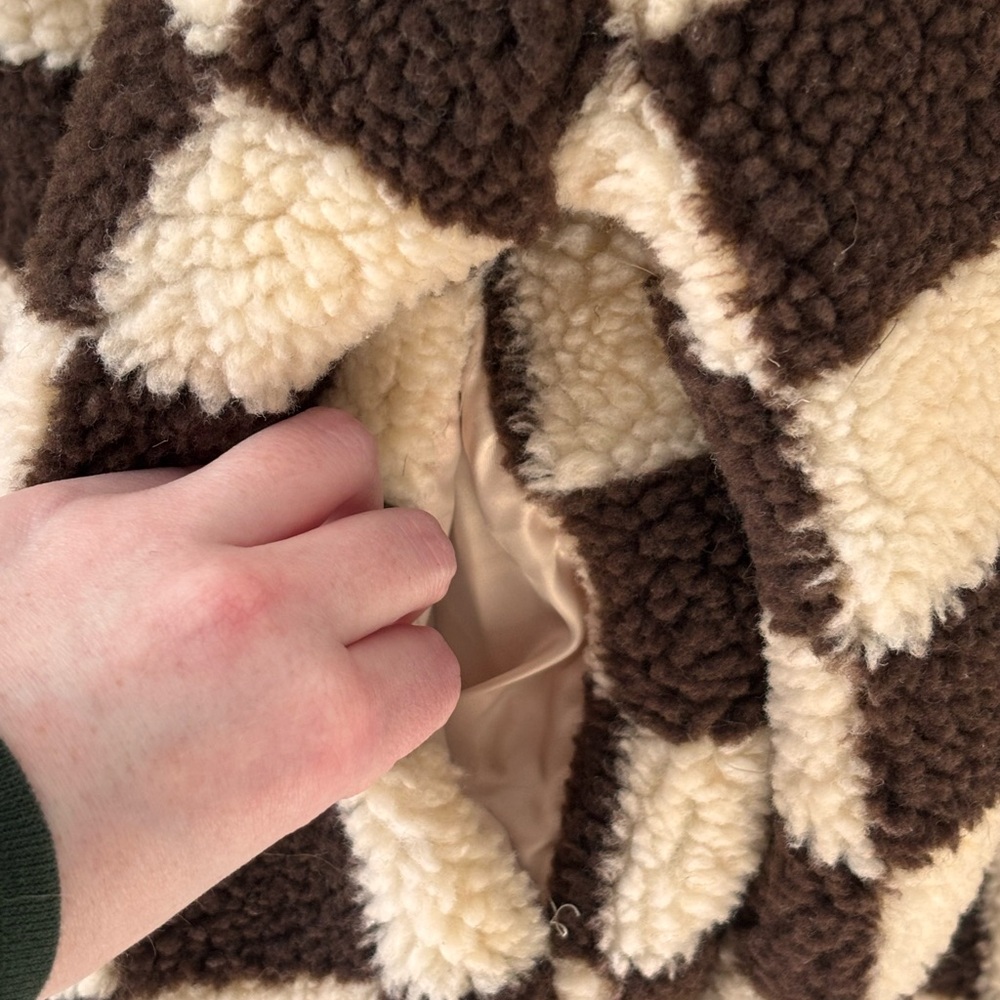 Cropped Teddy Jacket – Cream & Brown Checkered, 1XL - Picture 4 of 5